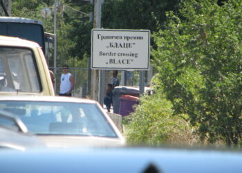 Возач на автобус од Косово удри во кабина на Долно Блаце