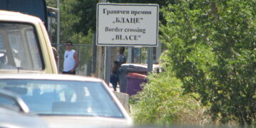 Возач на автобус од Косово удри во кабина на Долно Блаце