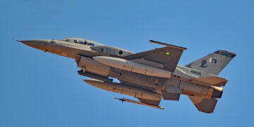 Пакистан изврши воздушни напади врз Авганистан по офанзивата на талибанците