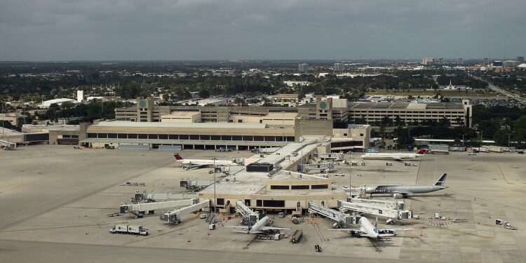 Аеродромот во Флорида ќе го носи името „Доналд Трамп“