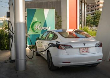 Глобалната автомобилска индустрија губи милијарди поради пресврти во стратегијата за електрични возила