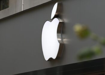 Apple го трансформира Xcode со вграден AI: Автоматско кодирање и тестирање со Claude и Codex