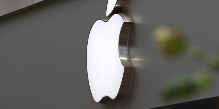 Apple го трансформира Xcode со вграден AI: Автоматско кодирање и тестирање со Claude и Codex