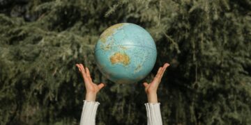 Трамп ја укинува климатската регулатива на Обама за да ги намали трошоците за автомобили