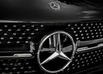 Извршниот директор на Мерцедес предупредува: Германија ризикува да изгуби индустриски капитал без структурни реформи