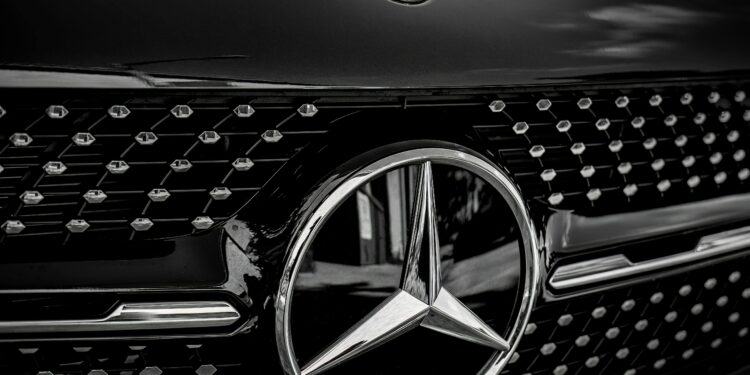 Извршниот директор на Мерцедес предупредува: Германија ризикува да изгуби индустриски капитал без структурни реформи