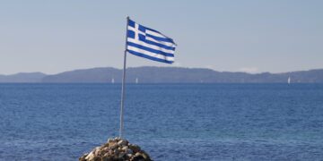 Нестабилно време во Грција: Поплава во Солун, врнежи на Лезбос и Хиос, прекини на струја на Крф