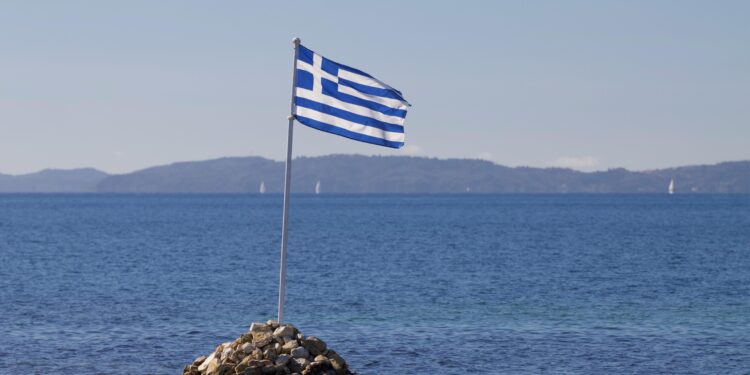 Нестабилно време во Грција: Поплава во Солун, врнежи на Лезбос и Хиос, прекини на струја на Крф