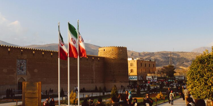 Иран ја критикува Германија по заканите за санкции и притисок врз Техеран