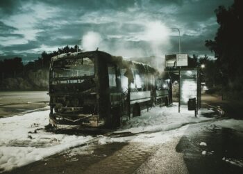 Градски автобус изгоре на автопат во близина на Солун, патниците евакуирани навреме