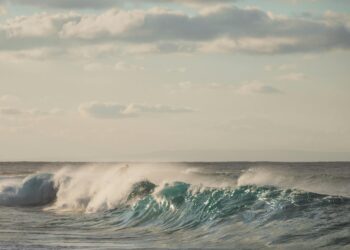 Циклон го зафати хрватското крајбрежје: Поплави, урагански ветрови и најголема плима годинава