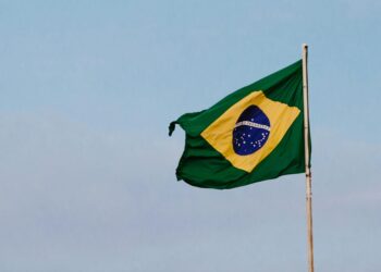 Интензивни дождови во Бразил: Илјадници евакуирани по поплавите и свлечиштата