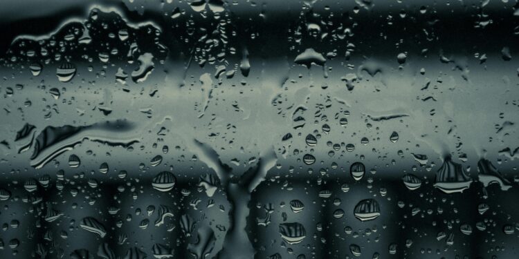 Локални врнежи, снег и засилен ветер во следните два дена