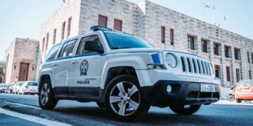 Грчката полиција разби романска мрежа за принудно питачење во Атина