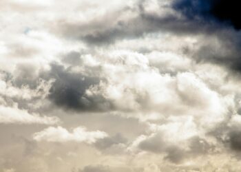 Нестабилно време со дожд и ветер, температурите во благ пораст