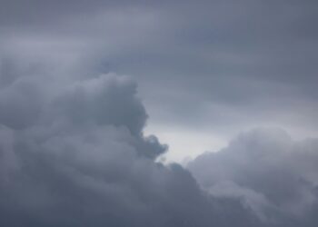 Заладување со дожд и снег на планините, појава на магла и засилен ветер