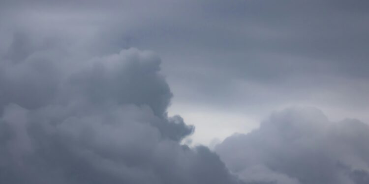 Заладување со дожд и снег на планините, појава на магла и засилен ветер