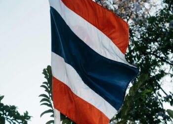 Неколку наставници и ученици повредени во вооружен напад во училиште на Тајланд, има и заложници