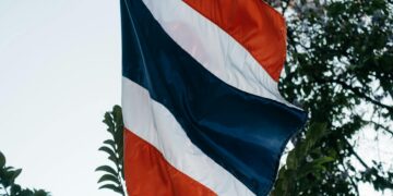 Неколку наставници и ученици повредени во вооружен напад во училиште на Тајланд, има и заложници