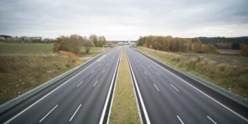 Влажни коловози и зимски услови – АМСМ апелира за внимателно возење