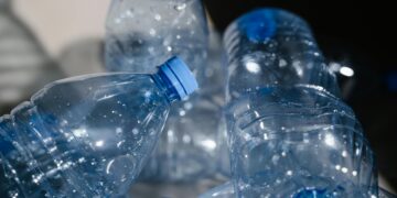 Пластиката двојно ќе ја зголеми глобалната здравствена опасност до 2040 година, предупредуваат научниците