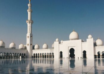 Муслиманските верници го започнаа Рамазан: Пост, молитва и милосрдие