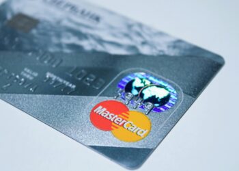 Велика Британија развива сопствена платна мрежа како алтернатива на Visa и Mastercard