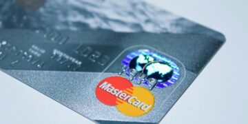 Велика Британија развива сопствена платна мрежа како алтернатива на Visa и Mastercard