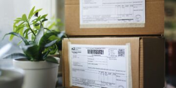 Поштата работи на забрзување на обработката на пратки по укинување на ДДВ-ослободувањето