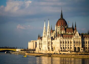 Унгарија пред изборен пресврт: Орбан под притисок како никогаш досега