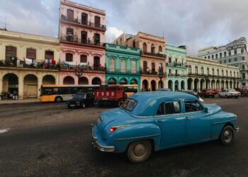 Санкциите на САД ја погодуваат Куба: Авиокомпаниите прекинуваат летови поради недостигот на нафта