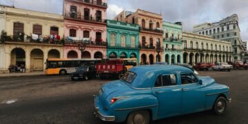 Санкциите на САД ја погодуваат Куба: Авиокомпаниите прекинуваат летови поради недостигот на нафта