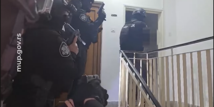 Уапсени седум лица за експлоатација и детска порнографија во Србија