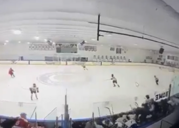 Масовно пукање на хокејски натпревар во САД