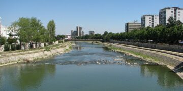 Нивото на Вардар се намалува, моментално нема ризик од излевање