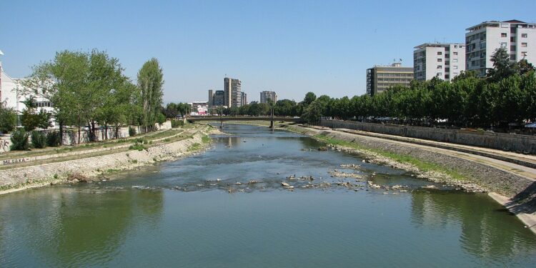 Нивото на Вардар се намалува, моментално нема ризик од излевање