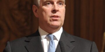 Првиот висок член на кралското семејство по речиси 400 години е принцот Ендру