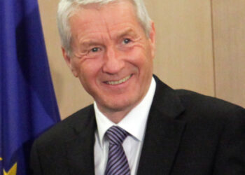 Отворена истрага против поранешниот норвешки премиер за наводи поврзани со Епштајн