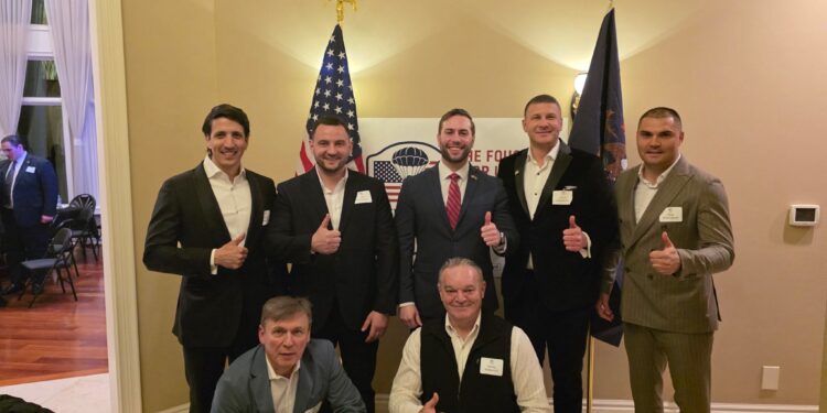 Македонецот Никола Андреевски меѓу истакнатите бизнис лидери на средба со кандидатот за Конгрес Мајкл Бушар во Мичиген