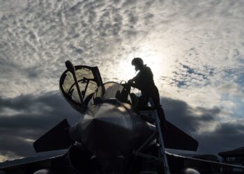 Тревога во Париз: Rafale авионите се соочуваат со недостаток на ракети, а се уништуваат со евтино оружје