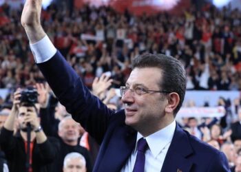 Истанбулскиот градоначалник се соочува со 2.430 години затвор за корупција