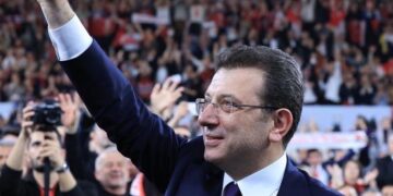 Истанбулскиот градоначалник се соочува со 2.430 години затвор за корупција