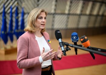 ЕУ ги засилува напорите за забрзано проширување: Украина и Црна Гора на чекор до членство