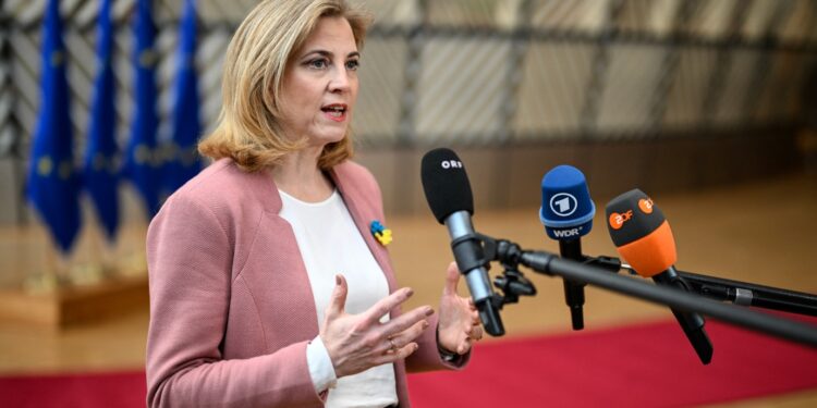 ЕУ ги засилува напорите за забрзано проширување: Украина и Црна Гора на чекор до членство