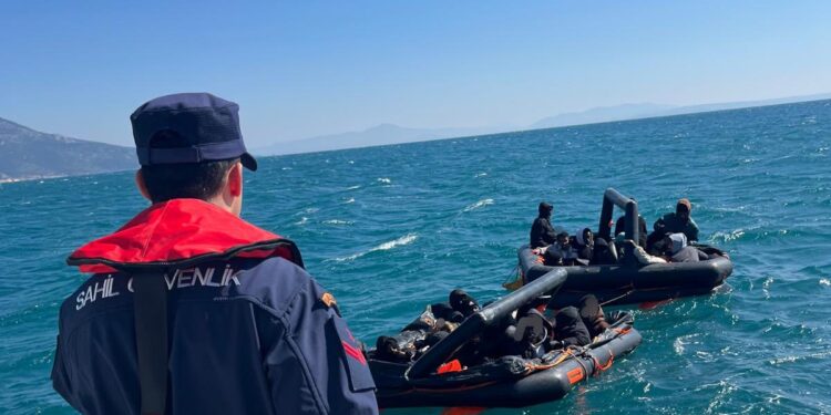 Мигранти се судрија со брод на турската крајбрежна стража: 14 мртви, 15 уапсени