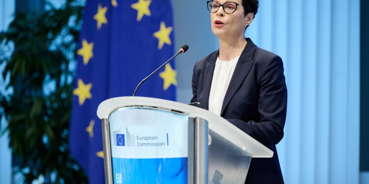 ЕПП бара сослушување на комесарката Кос поради обвинувања за соработка со тајната полиција на Југославија