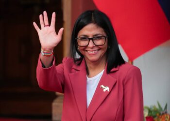 Венецуелската претседателка го разреши министерот за одбрана, близок соработник на Мадуро