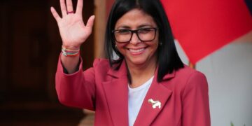 Венецуелската претседателка го разреши министерот за одбрана, близок соработник на Мадуро