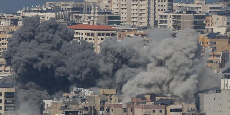 Израелски напади врз Техеран и Либан, Иран возврати со напад врз Амбасадата на САД во Багдад