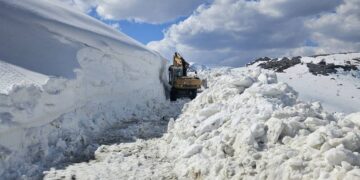 Патот до Галичник пробиен, но внимателно поради остатоци од снег и одрони